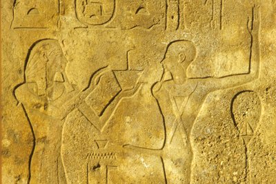 Muinainen Egypti, seinämaalaus/kaiverrus, Karnak/Luxorin temppeli, Hatshepsut tarjoaa suitsukkeita God Minille tekijältä School Egyptian