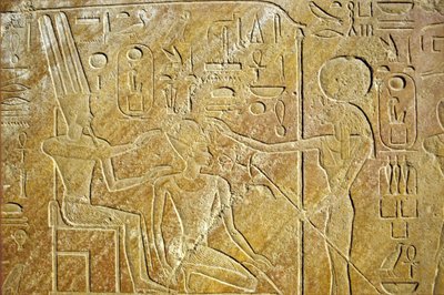Muinainen Egypti, seinämaalaus/kaiverrus, Sakhmet osoitteet Amon Ra ja Hatsepsut, Karnakin temppeli, Luxorissa tekijältä School Egyptian