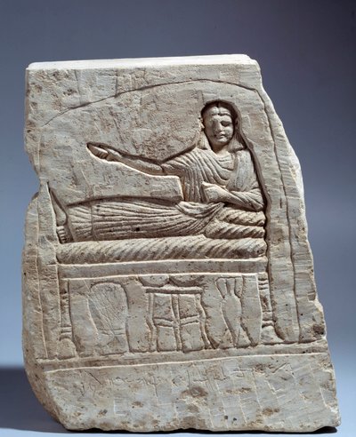 Muinainen egyptiläinen taide: hautakivi kalkkikivessä Lady Artemiksen nimissä. (myöhäisen juhlan kera) Kom Abu-Billou (Abu Billou), Egypti. Korkeus 24 cm. Matala aika (3. vuosisata jKr.). Pariisi, Musee du Louvre tekijältä School Egyptian