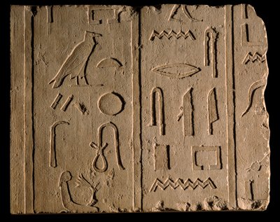 Egyptin antiikin: hautajaiskirjoitus, jossa mainitaan nainen nimeltä Takhout. 8. vuosisadalla eaa. Pariisi, Louvre-museo tekijältä School Egyptian