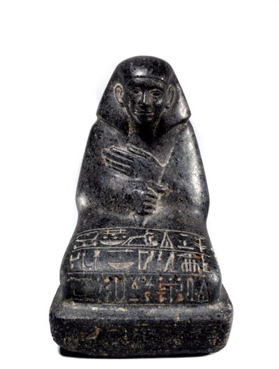 Egyptiläinen antiikki: gabro-veistos, joka edustaa korkeaa virkamiestä Senpouta. Keski-imperiumi (2033-1710 eKr.) Pariisi, Louvre-museo tekijältä School Egyptian