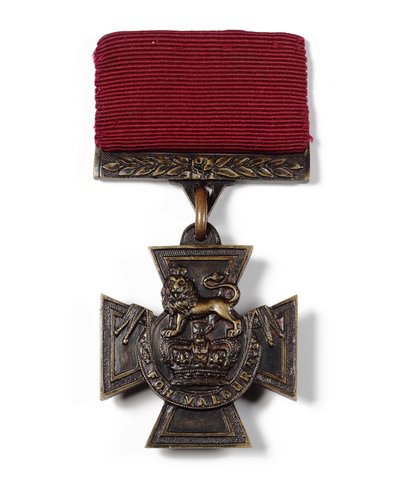 Victoria Cross (pronssi silkkinauhalla) tekijältä School English
