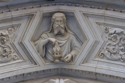 Kristus, yksityiskohta kohokuviosta sivuportaalin ympäriltä, Pyhän Marian Flowerin katedraali, Firenze (UNESCOn maailmanperintöluettelo) tekijältä School Florentine
