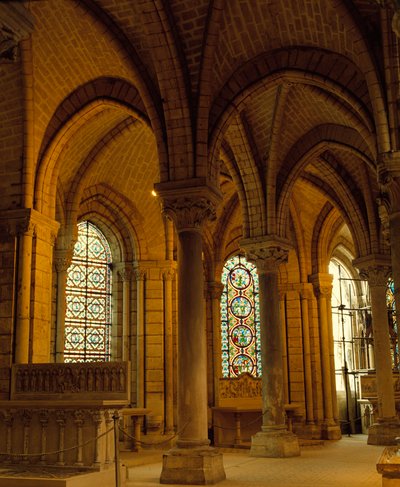 Goottilainen taide: holvin avaimet ja taistelukärjet, Saint Denisin basilikan (Saint Denis) ambulatorio. tekijältä School French