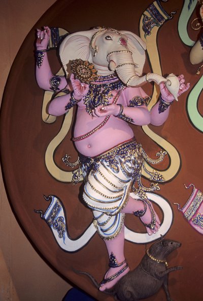 Elefanttipäisen Ganesh-jumalan idoli (kipsi) tekijältä School Indian