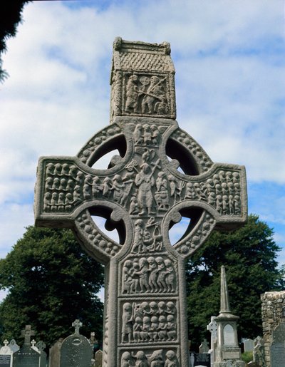 Näkymä Muiredachin ristille, veistetty kivi, n. 521 tekijältä School Irish