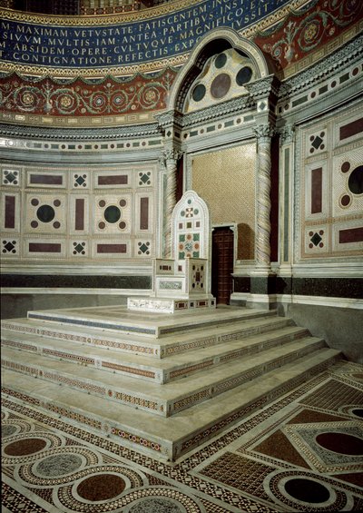 Näkymä piispanistuimesta Pyhän Johanneksen Lateranon basilikan (San Giovanni in Laterano) apsidin paavin saarnatuolissa. Rooma tekijältä School Italian