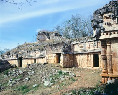 Labnan palatsi, Puuc-tyylinen rakennus, Yucatan (Meksiko). Mayojen sivilisaatio. 4-10-luvulla. tekijältä R. and Smith Simkin