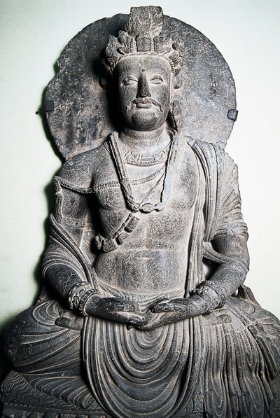 Kiviveistos, joka kuvaa Buddhaa, Gandhara-taidetta, Peshawaria, Pakistania, tekijältä School Pakistani