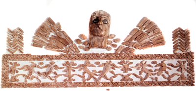Persialainen taide: norsunluumosaiikkipaneelit: naamio ulkonevat eläimet, jotka kehystävät puuta. Tchoga-Zanbilin sivustolta. 1320 eaa. Pariisi, Louvre-museo tekijältä School Persian
