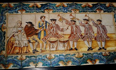 Azulejos-laatat, jotka esittävät trumpetisteja ja rumpalia (keraaminen). tekijältä School Spanish