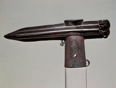 Scythian taide (Skythian sivilisaatio tai Scythia): pronssikirves Krasnojarkin alueelta (Siperia ja Altai). 7.-2. vuosisadalla eKr. Pietari, Eremitaaši tekijältä Scythian