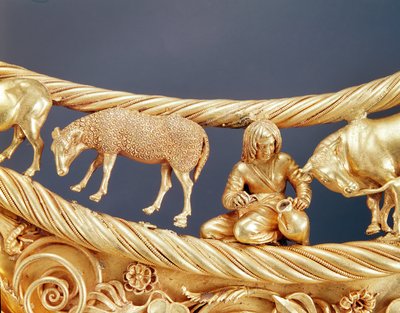 Lampaan lypsäminen, yksityiskohta kultaisesta rintakorusta, Tovsta Mohyla, skyytti, 4. vuosisata eKr. tekijältä Scythian