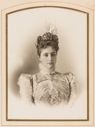 Elisabeth Fiodorovna de Russie (Elisabeth de Hesse Darmstadt) (1864-1918) - Reinin Hessenin prinsessa, Venäjän suurherttuatar Elizabeth Fjodorovna, Levitsky, Sergei Lvovitš (1819-1898). Albumin valokuva. Yksityinen kokoelma tekijältä Sergei Lvovich Levitsky