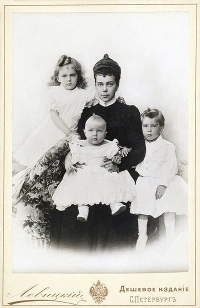 Venäjän suurherttuatar Xenia Aleksandrovna lasten kanssa Irina Aleksandrovna, Andrei..., 1903. tekijältä Sergei Lvovich Levitsky