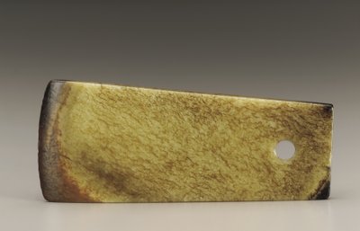 Axe (fu) (jade) tekijältä Shang Dynasty Chinese School