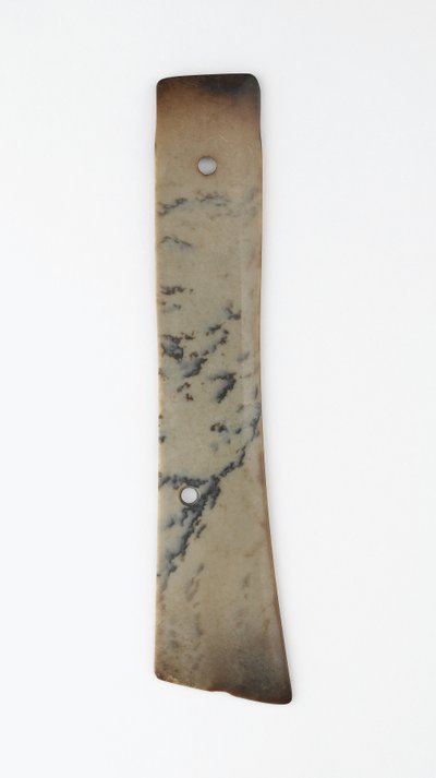 Seremoniallinen väline (jade) tekijältä Shang Dynasty Chinese School