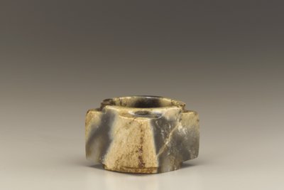 Lyhyt putki (cong) (jade (nefriitti)) tekijältä Shang Dynasty Chinese School