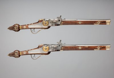Pari Wheellock-pistoolia, joka on valmistettu Saksin prinssin vaaliruhtinaskunnan henkivartijalle, saksa, c1610 tekijältä Simon Helbig