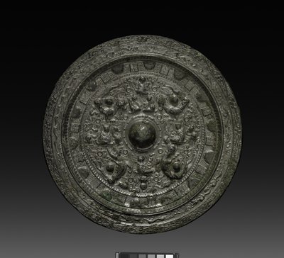 Xiwangmulla varustettu peili, n. 317-400 (pronssi) tekijältä Six Dynasties Chinese School