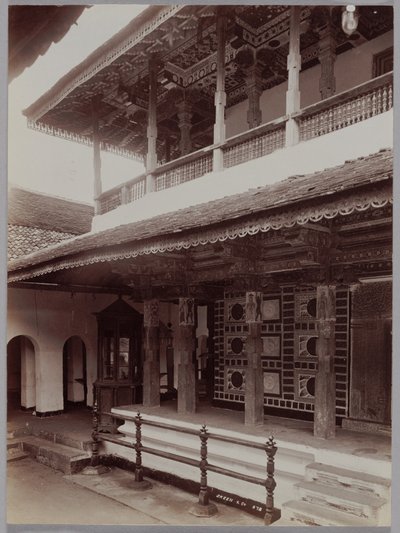 Buddhalainen temppeli Kandyssa, Ceylonissa, n. 1880-luku. tekijältä Skeen and Co.