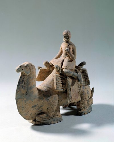 Sogdialainen sivilisaatio: "" kameli ja kameli, silkin kuljetus""" Terrakotta hautauspatsas. 5. tai 6. vuosisadalla. Pariisi, Cernuschi-museo tekijältä Sogdian Sogdian