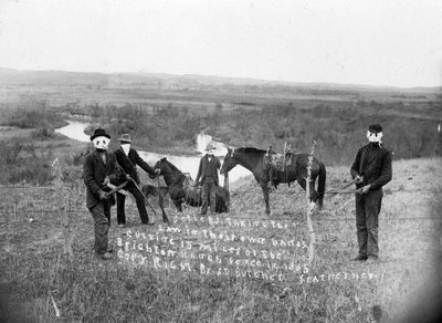 "Piikkilankasota" Nebraskassa 1884-1885: Ranchin omistajat yrittävät ottaa maata maanviljelijöiltä vastustamalla piikkilankarajojen tekemistä - valokuva: Solomon D. Butcher tekijältä Solomon D. Butcher