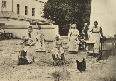 Hillon valmistus Leo Tolstoin talon pihalla, Jasnaja Poljana, lähellä Tulaa, Venäjä, 1900 tekijältä Sophia Andreevna Tolstaya