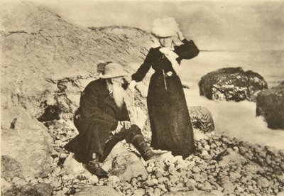 Venäläinen kirjailija Leo Tolstoi ja hänen vaimonsa Sofia Mustanmeren rannalla, Krim, Venäjä, 1902 tekijältä Sophia Andreevna Tolstaya