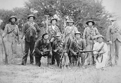 Buurien kommandot aseistettuna saksalaisella Mauser-kiväärillä malli 1895 (m/v kuva) tekijältä South African Photographer