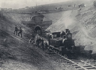 Charlestownin tunneli ja Natal Government Railway Engine (m/w kuva) tekijältä South African Photographer