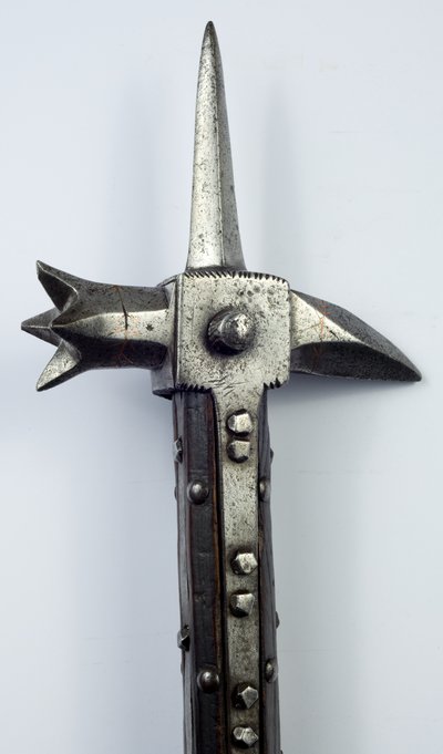 Warhammer for Foot Combat, n. 1440 (rautaa ja puuta kupariuurteella) tekijältä Southern European