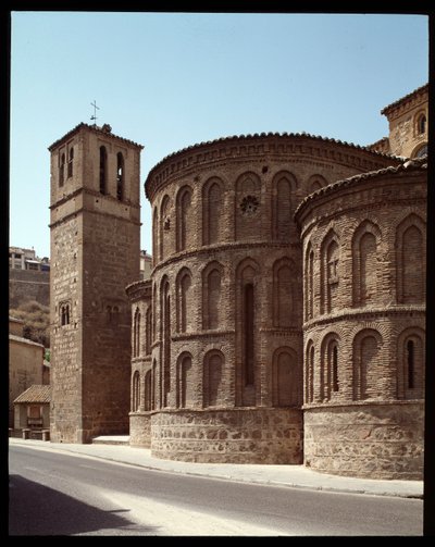 Art mudejar: näkymä kirkon apsisista Santiago de Arrabal, 1200-luvun Toledo, Espanja tekijältä Spanish School