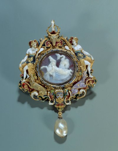Korut: riipus emali kultaisella pyöreällä kameella. 1550-1575. Himmeä. 0,12x0,72 m. Pariisi, Louvre-museo tekijältä Spanish School