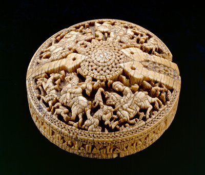 Neljällä metsästäjällä ja eläimellä koristeltu astian kansi, Umayyad-kausi, 998-999 jKr (katso myös 416492) tekijältä Spanish School