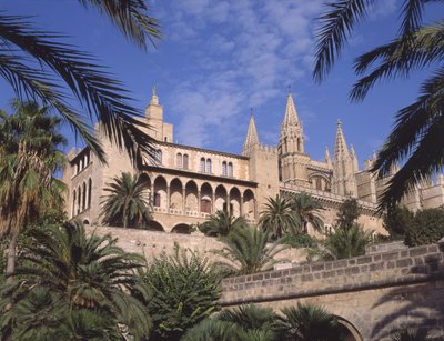 Näkymä La Almudainan palatsille, Palma de Mallorcalle tekijältä Spanish School