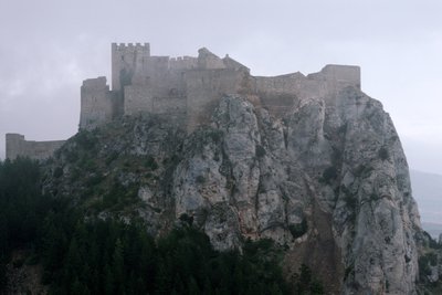 Näkymä Loarren linnalle, rakennettu 11.-13. vuosisadalla tekijältä Spanish School