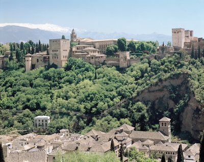 Näkymä Alhambran palatsille koillisesta, 1300-1500-luku tekijältä Spanish School