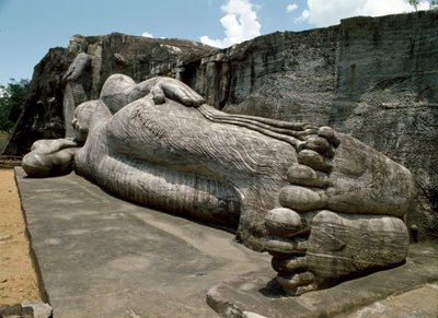 Makaava kuva, joka esittää Buddhan parinirvanaa, veistos, Gal Viharan temppeli tekijältä Sri Lankan