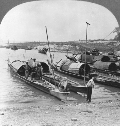 Veneitä Irrawaddy-joella, Mingun, Burma, 1908 tekijältä Stereo Travel Co