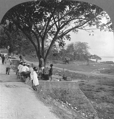Joen ranta ja ranta, Bhamo, Burma, 1908 tekijältä Stereo Travel Co