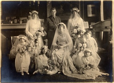 Lady Blanche Cavendishin ja eversti Ivan Murray Guards Chapelin häämuotokuva, Lansdowne House, 21. huhtikuuta 1919 (m/v kuva) tekijältä Studio Lafayette
