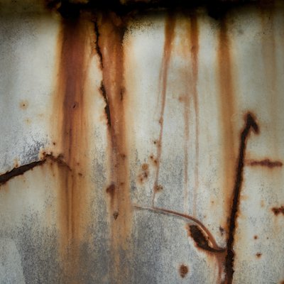 Rähjäiset ruostejuovat tekijältä Studio Meikle