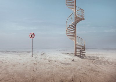 Surrealistinen aavikkoportaikko tekijältä Sulaiman Almawash
