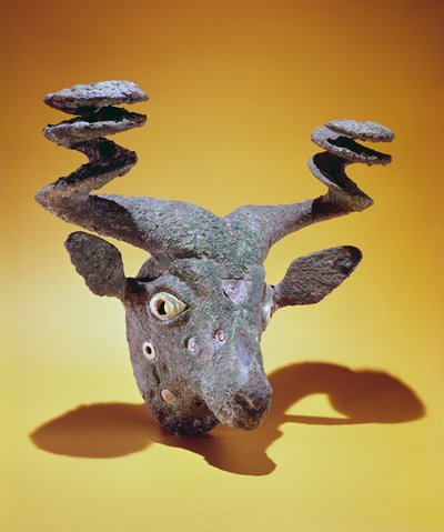 Härän pää, Irakista, noin 2000 eKr. (pronssi ja kuori) tekijältä Sumerian