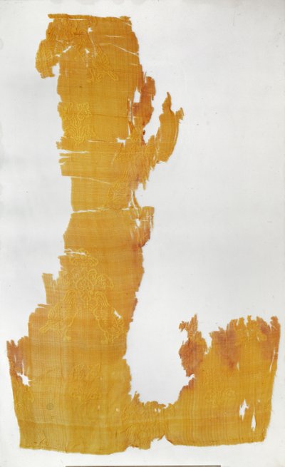Fragmentti materiaalia, jossa on kukkakuvioita ja mandariiniankkoja (silkkiharsobatikkia) tekijältä Tang Dynasty Chinese School