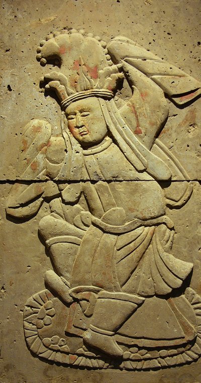 Terrakottastela tanssija Tang-dynastian (618-907) kanssa löydettiin Shaanxin maakunnasta, Steles Forest Museumista Xianista. Valokuvaus, Leonard de Selva, Kiina, 2006. tekijältä Tang Dynasty Chinese School