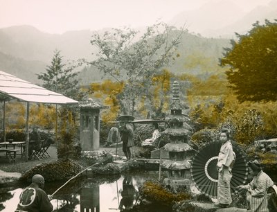 Kalastuspäivä Dainichin puutarhassa - Do Nikkossa noin 1900 - 1915 (valokuva) tekijältä Teijiro Takagi