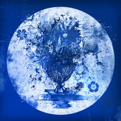 Bouquet in Blue II, 2015 (sekoitettu media kankaalle) tekijältä Teis Albers