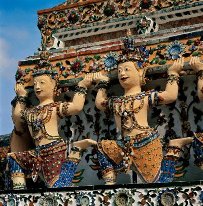 Wat Arunin temppelin karyatidit tekijältä Thai School